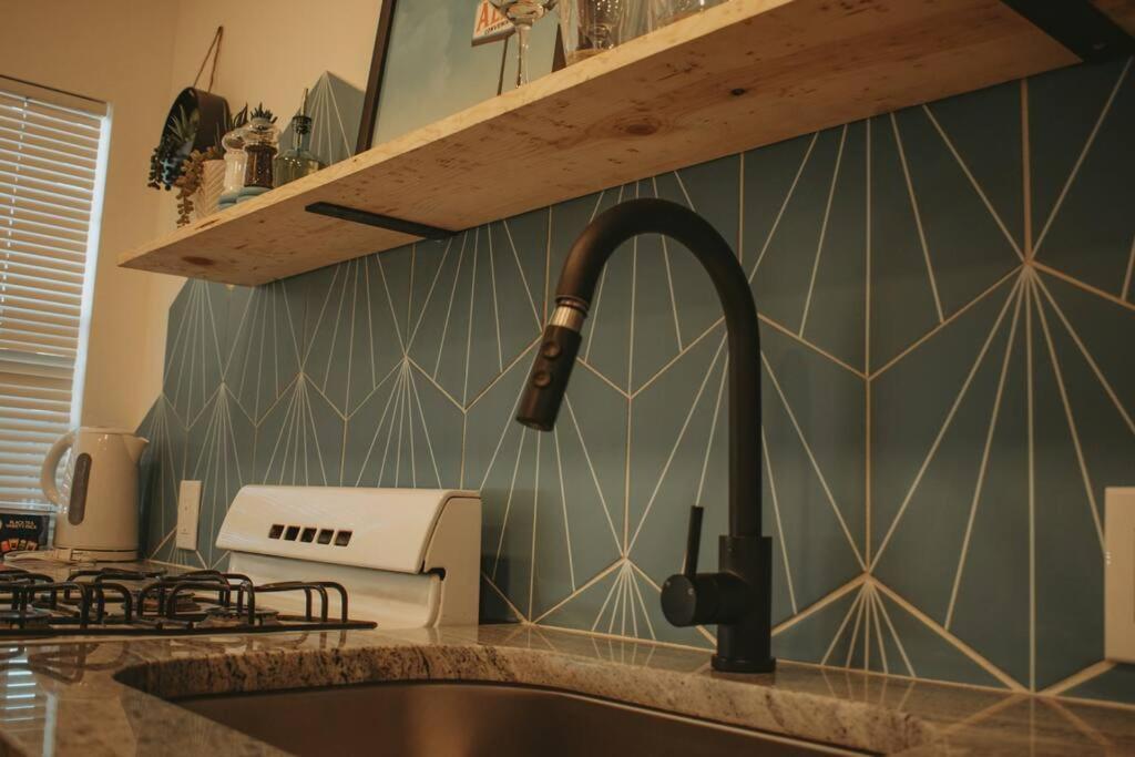 Casa de Férias Agave Tiny House At Cactus Flower-hot Tub-pet Friendly-no Pet Fees! Albuquerque